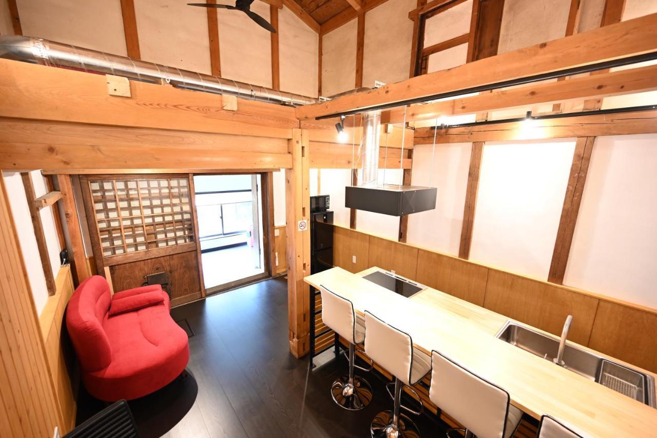 Manabi-Stay Takayama: Modern Kura Dining and Semi-Open-Air Bath in Traditional House Takayama  Exterior photo