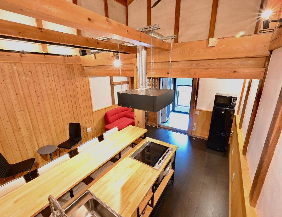 Manabi-Stay Takayama: Modern Kura Dining and Semi-Open-Air Bath in Traditional House Takayama  Exterior photo