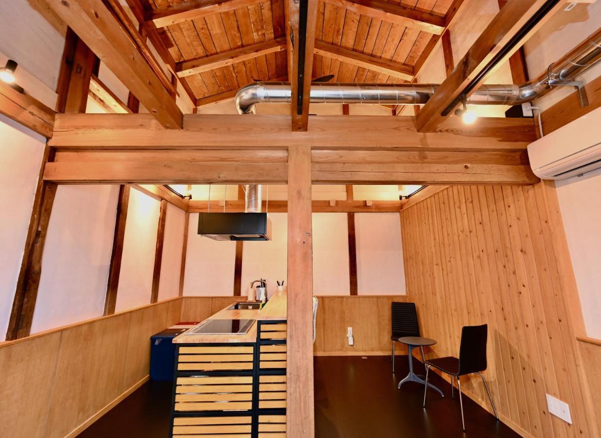Manabi-Stay Takayama: Modern Kura Dining and Semi-Open-Air Bath in Traditional House Takayama  Exterior photo