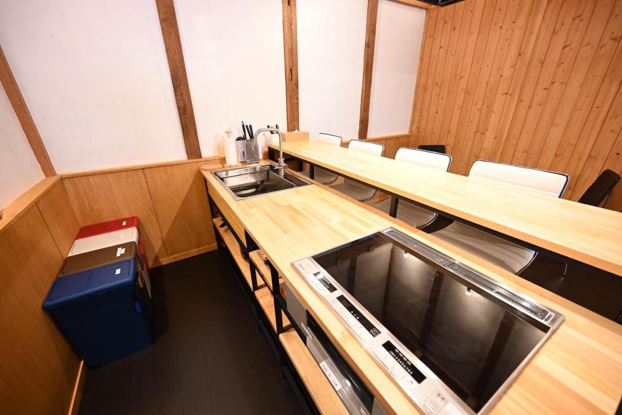 Manabi-Stay Takayama: Modern Kura Dining and Semi-Open-Air Bath in Traditional House Takayama  Exterior photo
