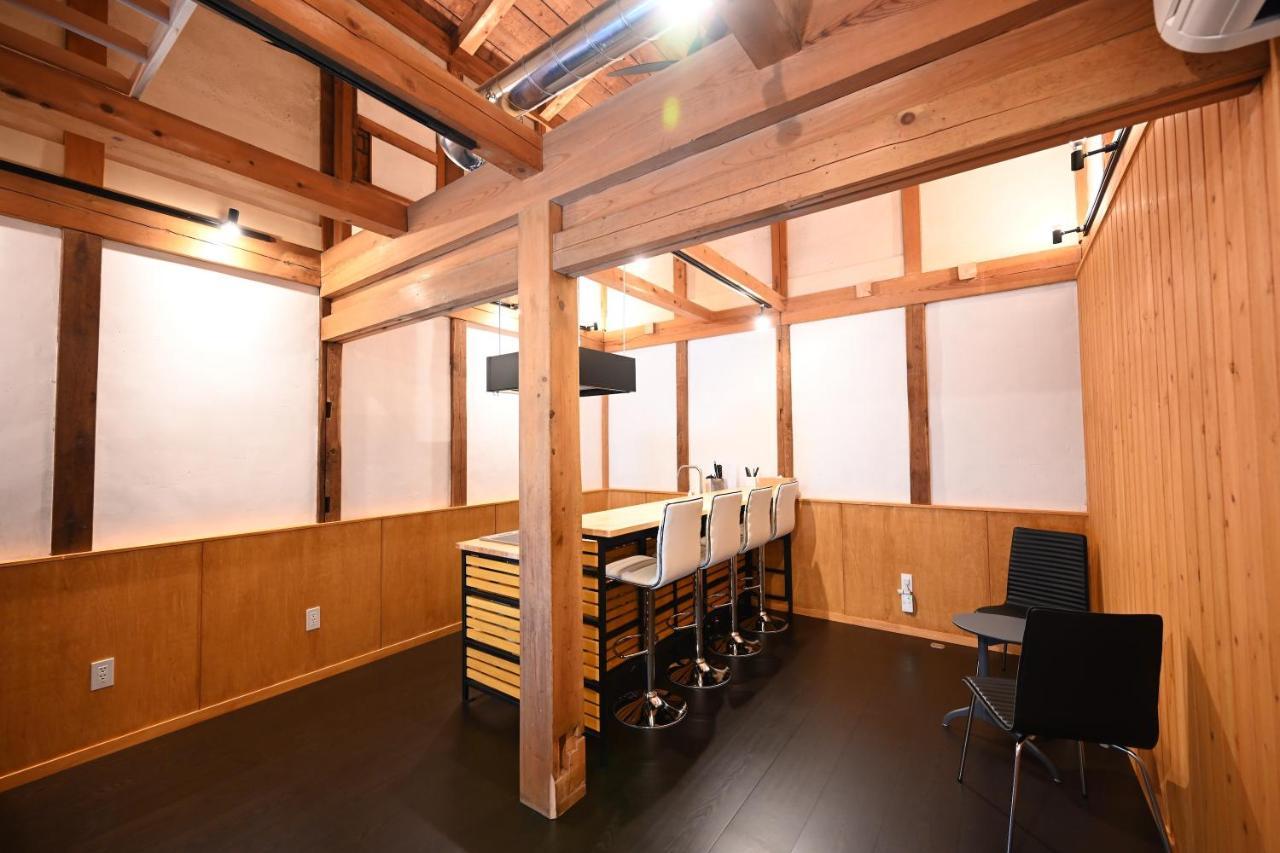 Manabi-Stay Takayama: Modern Kura Dining and Semi-Open-Air Bath in Traditional House Takayama  Exterior photo